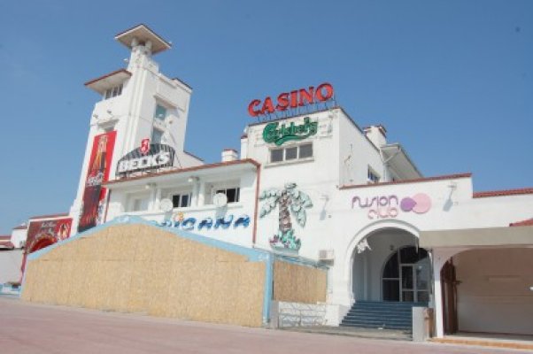 Fiscul scoate la vânzare terasa din Mamaia a fraţilor Livadariu, judecaţi pentru o evaziune de 20 milioane de euro